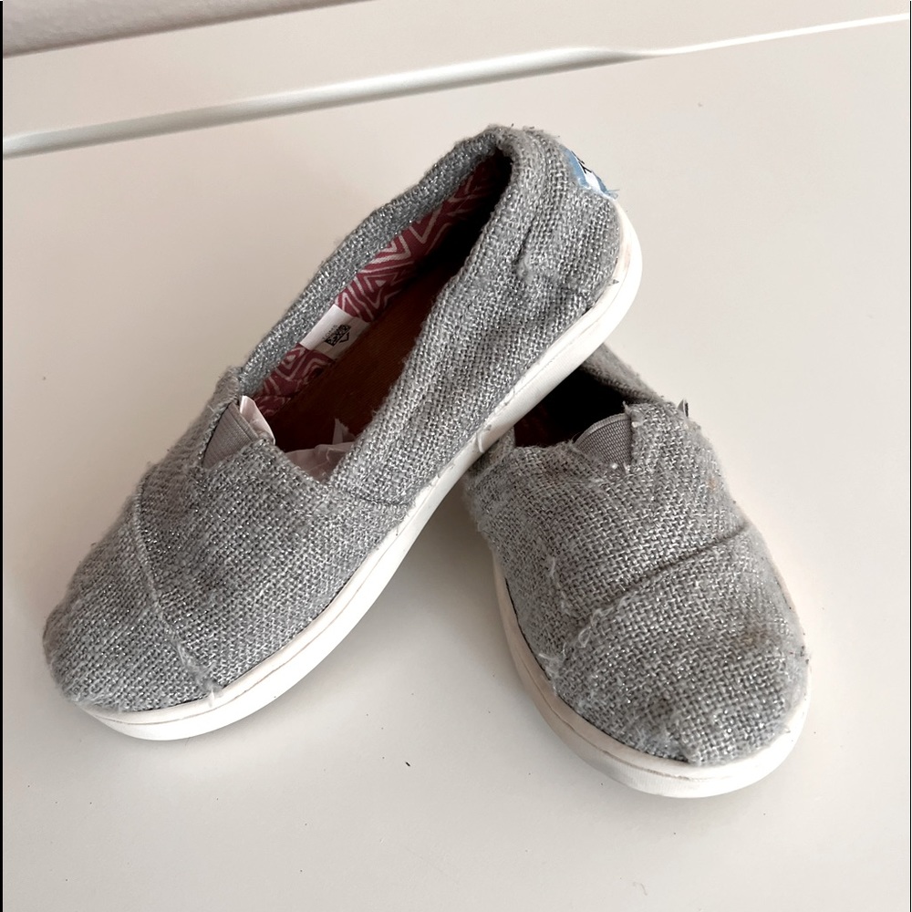 Tom’s Bluish gray with silver